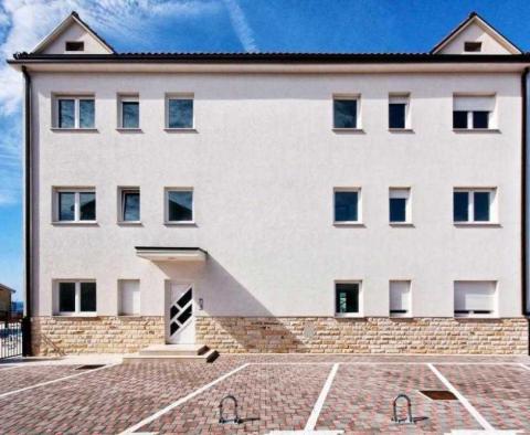 Nádherná turistická nemovitost se 4 lux apartmány v Primoštenu, pouze 200 metrů od moře - pic 4