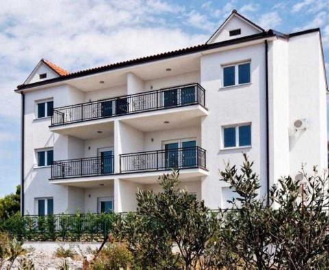 Nádherná turistická nemovitost se 4 lux apartmány v Primoštenu, pouze 200 metrů od moře - pic 3