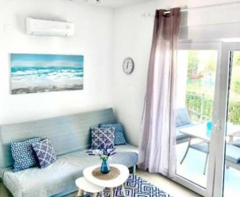 Nádherná turistická nemovitost se 4 lux apartmány v Primoštenu, pouze 200 metrů od moře - pic 14
