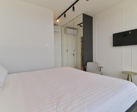 Gyönyörű új villa a Ciovo-félszigeten, 100 méterre a tengertől - pic 19