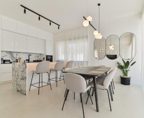Gyönyörű új villa a Ciovo-félszigeten, 100 méterre a tengertől - pic 30