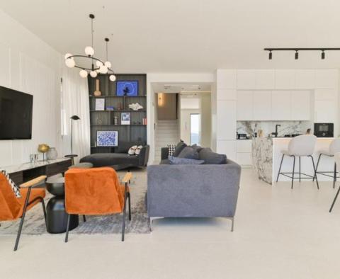 Gyönyörű új villa a Ciovo-félszigeten, 100 méterre a tengertől - pic 36