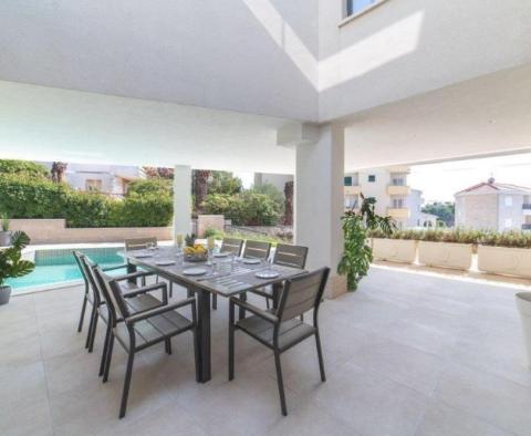 Phenomenal new villa on Ciovo, 50 meters from the beach only - pic 4