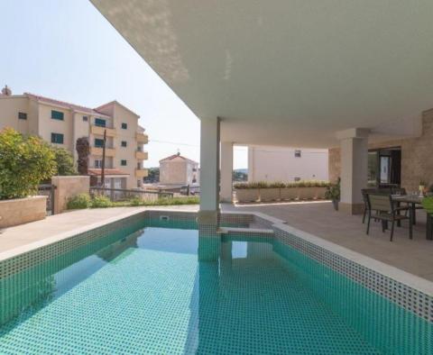 Phenomenal new villa on Ciovo, 50 meters from the beach only - pic 9