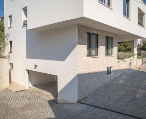 Phenomenal new villa on Ciovo, 50 meters from the beach only - pic 10