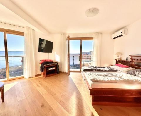 Außergewöhnliche neue Villa 100 Meter vom Meer entfernt in Novi Vinodolski! - foto 14