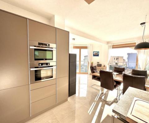 Außergewöhnliche neue Villa 100 Meter vom Meer entfernt in Novi Vinodolski! - foto 21