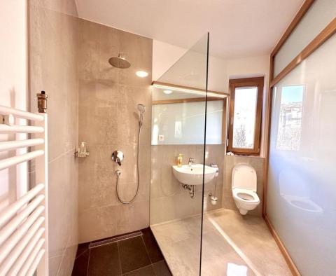 Außergewöhnliche neue Villa 100 Meter vom Meer entfernt in Novi Vinodolski! - foto 23