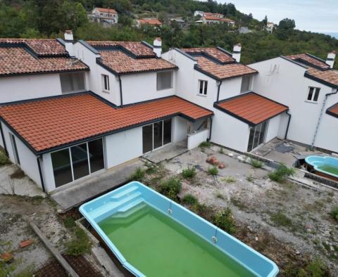Pięć domów szeregowych o powierzchni 590 m2 z widokiem na morze i 2 basenami w Icici - pic 10