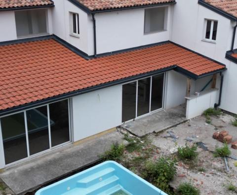 Pięć domów szeregowych o powierzchni 590 m2 z widokiem na morze i 2 basenami w Icici - pic 12