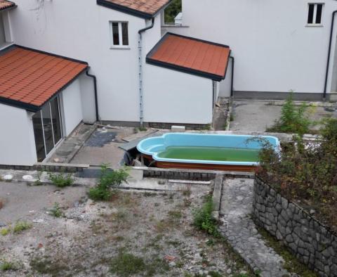 Pięć domów szeregowych o powierzchni 590 m2 z widokiem na morze i 2 basenami w Icici - pic 13
