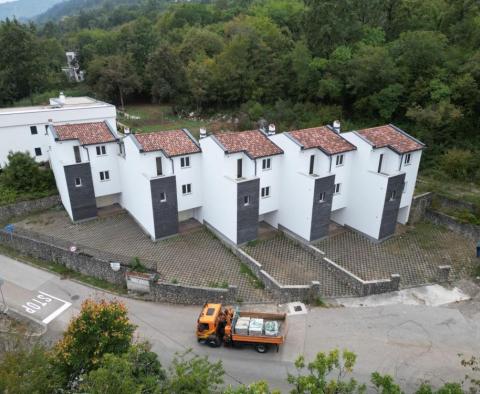 Pięć domów szeregowych o powierzchni 590 m2 z widokiem na morze i 2 basenami w Icici - pic 23