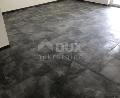 Pięć domów szeregowych o powierzchni 590 m2 z widokiem na morze i 2 basenami w Icici - pic 33