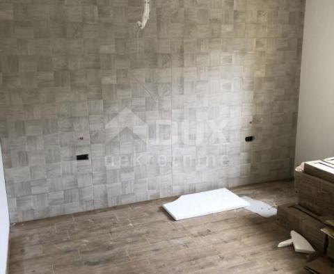 Pięć domów szeregowych o powierzchni 590 m2 z widokiem na morze i 2 basenami w Icici - pic 37