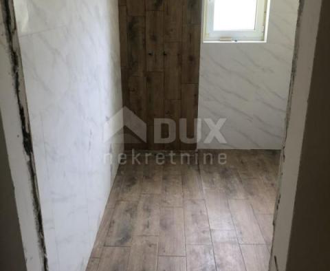 Pięć domów szeregowych o powierzchni 590 m2 z widokiem na morze i 2 basenami w Icici - pic 38