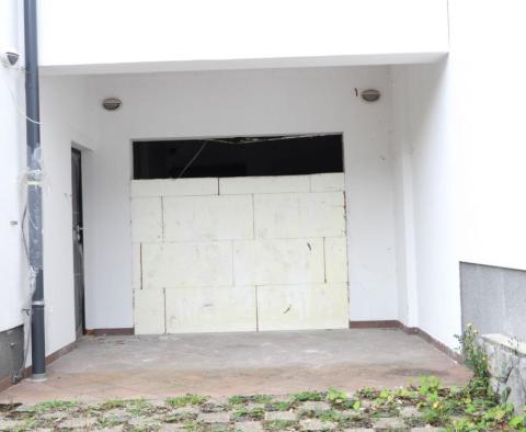 Pięć domów szeregowych o powierzchni 590 m2 z widokiem na morze i 2 basenami w Icici - pic 39
