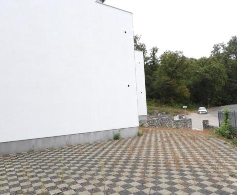 Pięć domów szeregowych o powierzchni 590 m2 z widokiem na morze i 2 basenami w Icici - pic 41