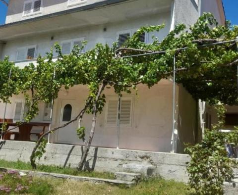 Einzigartiges Apartmenthaus in erster Linie in Supetarska Draga auf der Insel Rab mit 5 Bootsliegeplätzen! - foto 9