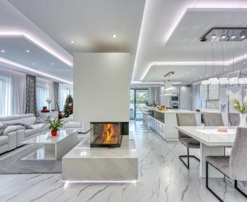 Impressive light and bright villa in popular Rovinj, for sale - pic 8