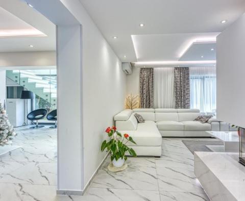 Impressive light and bright villa in popular Rovinj, for sale - pic 10