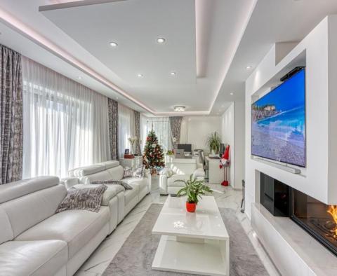 Impressive light and bright villa in popular Rovinj, for sale - pic 11
