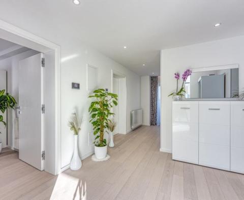 Impressive light and bright villa in popular Rovinj, for sale - pic 45