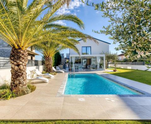 Impressive light and bright villa in popular Rovinj, for sale - pic 85