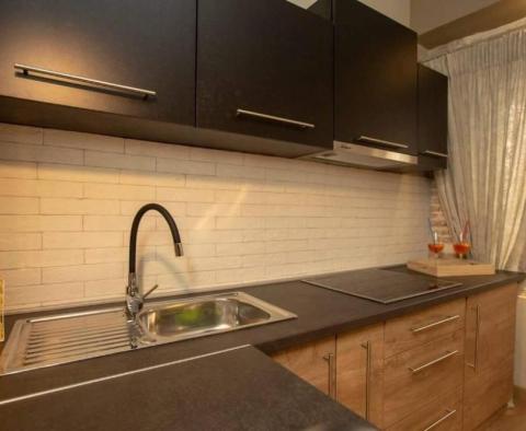 Сниженная цена! Роскошная квартира в Ровине с 2 спальнями на продажу! - фото 12
