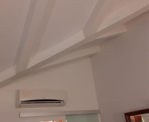 Apartmán s nádhernou zahradou v Postiře na ostrově Brač 150 metrů od moře - pic 13