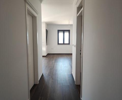1ère ligne de mer - Appartement de 3 chambres dans un immeuble neuf sur la péninsule de Pag - pic 9