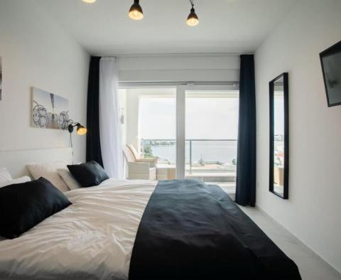 Luxusní vila s bazénem 40 m od moře v oblasti Ražanj nedaleko Rogoznice, s bójí nabízenou k prodeji! - pic 67