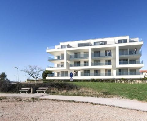 Luksusowy apartament w nowej rezydencji na Pagu, w pierwszym rzędzie od morza - pic 3