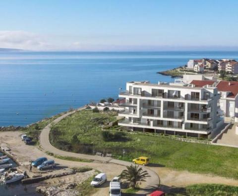 Apartmán se 2 ložnicemi v 1. linii k moři v moderní luxusní rezidenci v Povljana, Pag - pic 2