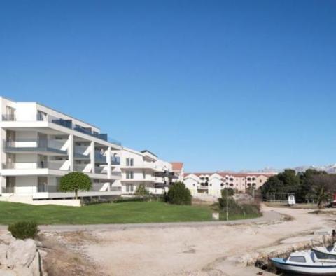 Apartmán se 2 ložnicemi v 1. linii k moři v moderní luxusní rezidenci v Povljana, Pag - pic 8