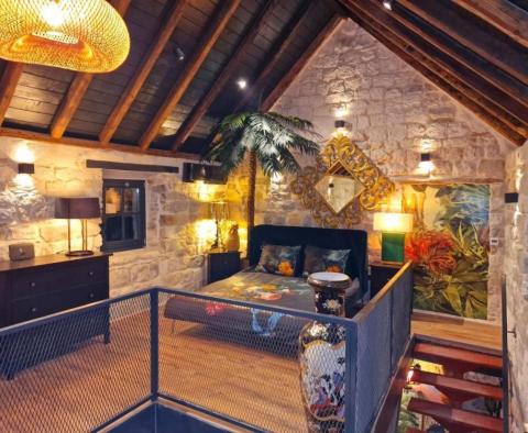 Renovated historic house in the centre of Kastel Stari, 50 meters from the sea - pic 2