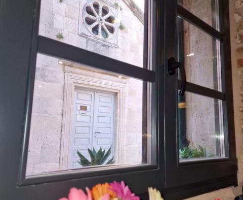 Renovated historic house in the centre of Kastel Stari, 50 meters from the sea - pic 8