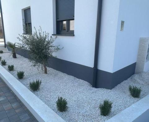 Apartmán se zahradou v nové moderní rezidenci na Čiovo, Trogir - pic 29