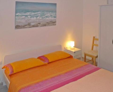 Дом с апартаментами в 200 м от моря, в красивом Ровине - фото 24