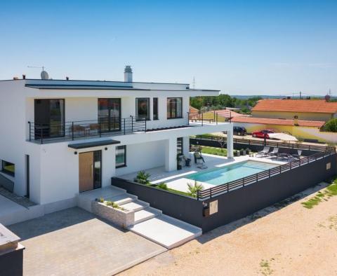 Light and bright quality villa in Galizana - pic 27