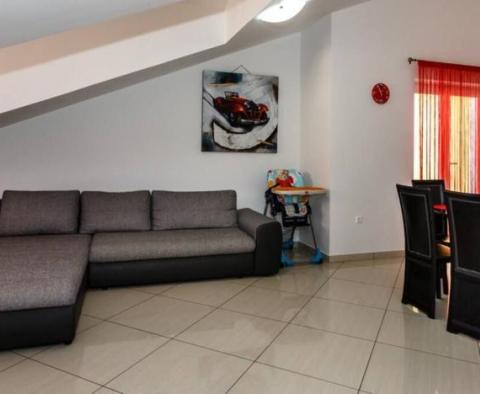 Appartement au dernier étage de 66 m2 avec vue mer à Vrbnik, île de Krk - pic 3