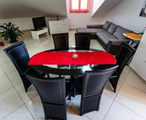 Appartement au dernier étage de 66 m2 avec vue mer à Vrbnik, île de Krk - pic 5