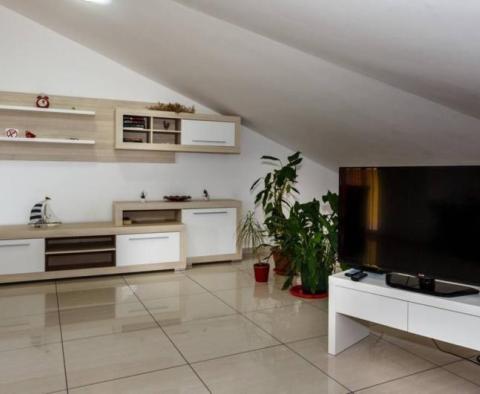 Appartement au dernier étage de 66 m2 avec vue mer à Vrbnik, île de Krk - pic 10