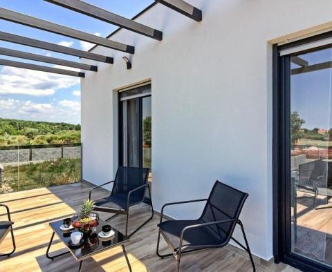Kényelmes, modern villa úszómedencével Marcanában - gyönyörű ingatlan vásárolható! - pic 39