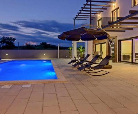 Kényelmes, modern villa úszómedencével Marcanában - gyönyörű ingatlan vásárolható! - pic 55