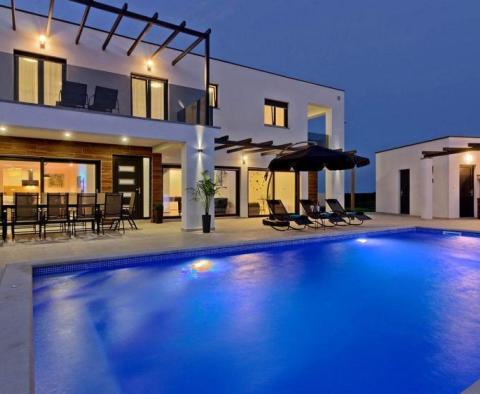 Kényelmes, modern villa úszómedencével Marcanában - gyönyörű ingatlan vásárolható! - pic 56