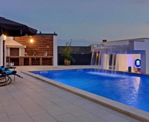 Kényelmes, modern villa úszómedencével Marcanában - gyönyörű ingatlan vásárolható! - pic 57