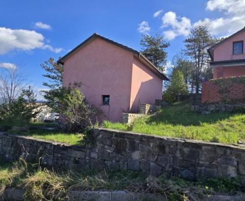 Fantastyczne osiedle w Buzet składające się z 4 budynków mieszkalnych i jednego budynku mieszkalno-biznesowego, otwarty widok na przyrodę i jezioro - pic 14