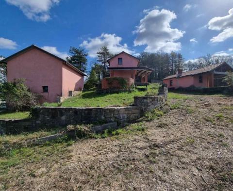 Fantastyczne osiedle w Buzet składające się z 4 budynków mieszkalnych i jednego budynku mieszkalno-biznesowego, otwarty widok na przyrodę i jezioro - pic 27