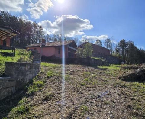 Fantastyczne osiedle w Buzet składające się z 4 budynków mieszkalnych i jednego budynku mieszkalno-biznesowego, otwarty widok na przyrodę i jezioro - pic 68
