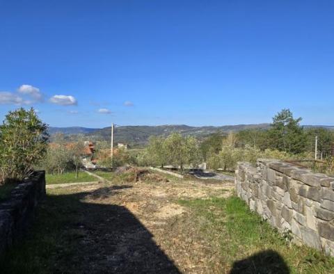 Fantastyczne osiedle w Buzet składające się z 4 budynków mieszkalnych i jednego budynku mieszkalno-biznesowego, otwarty widok na przyrodę i jezioro - pic 70